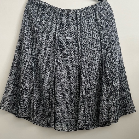 Blue pleated ruffled skirt, can be high waist or low rise and zipper entry. - Picture 4 of 9